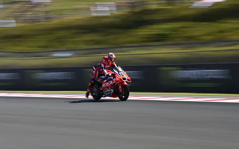 Highlights include the "sound" and "braking" that can only be experienced on-site
