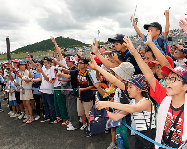 Kids Pit Walk