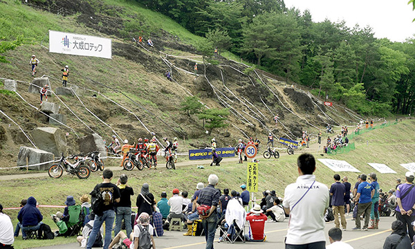 崩れやすい岩盤コースにハラハラドキドキ