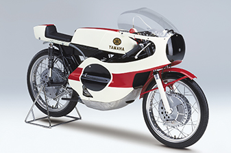 Yamaha RA97（1966年）125cc級 騎手比爾·艾比 首次贏得曼島TT賽事冠軍